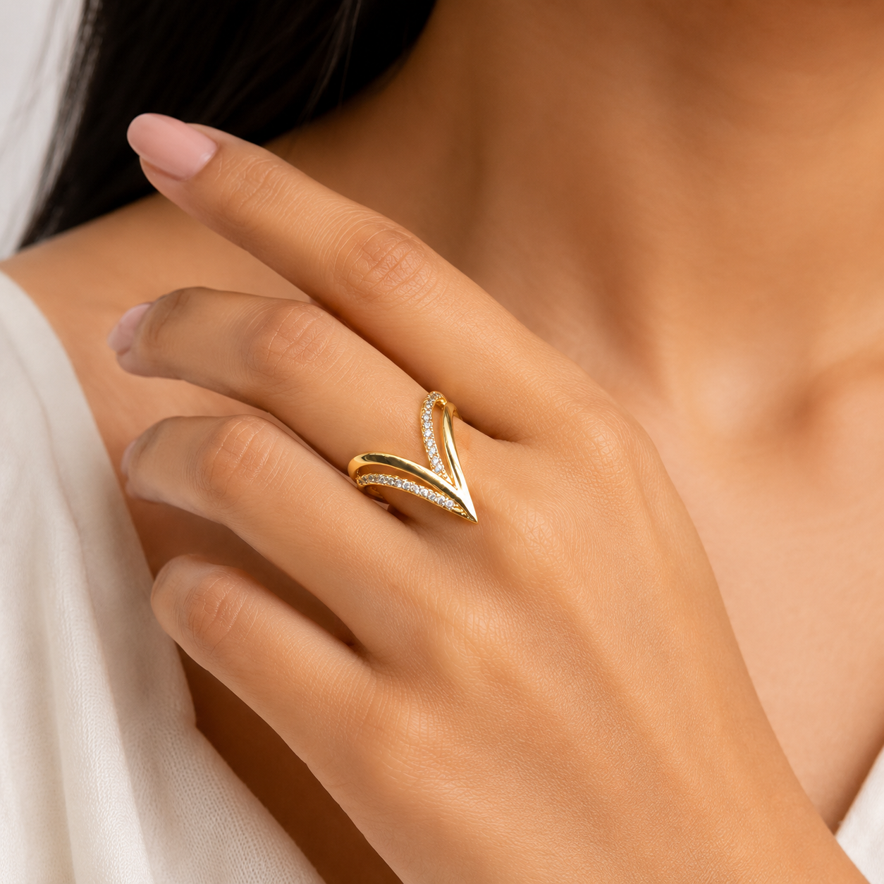 AD cz V Ring (9659)