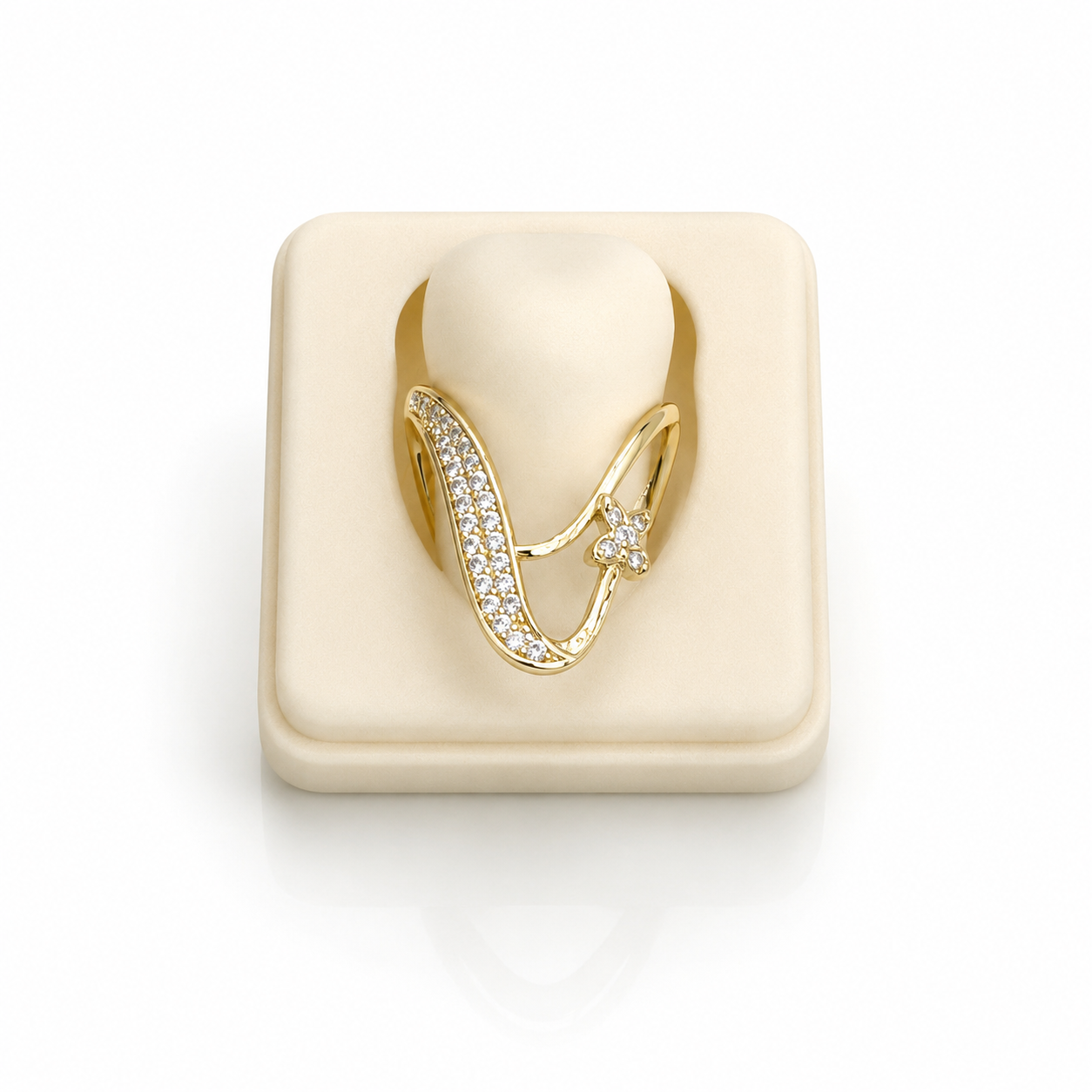 AD cz V Ring (9657)