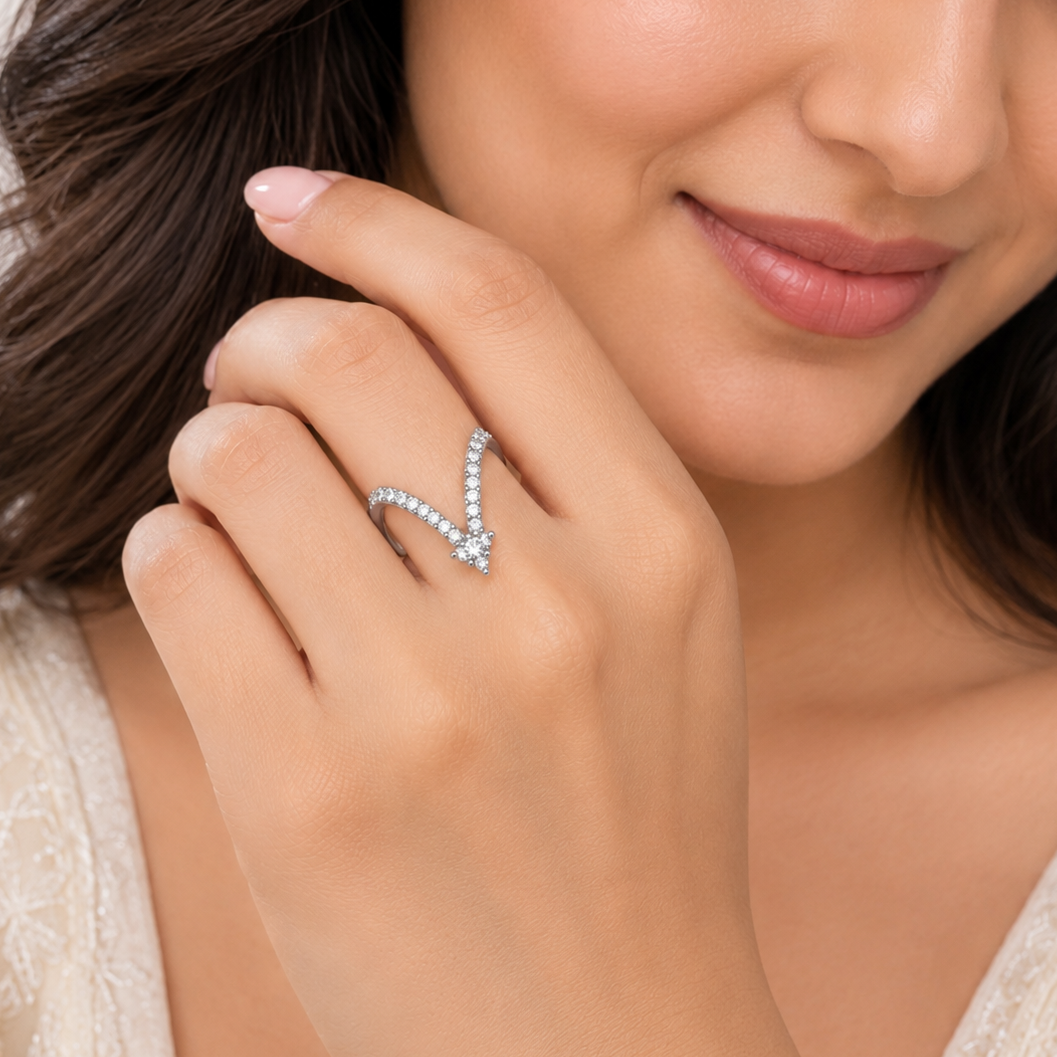 AD cz V Ring (9574)