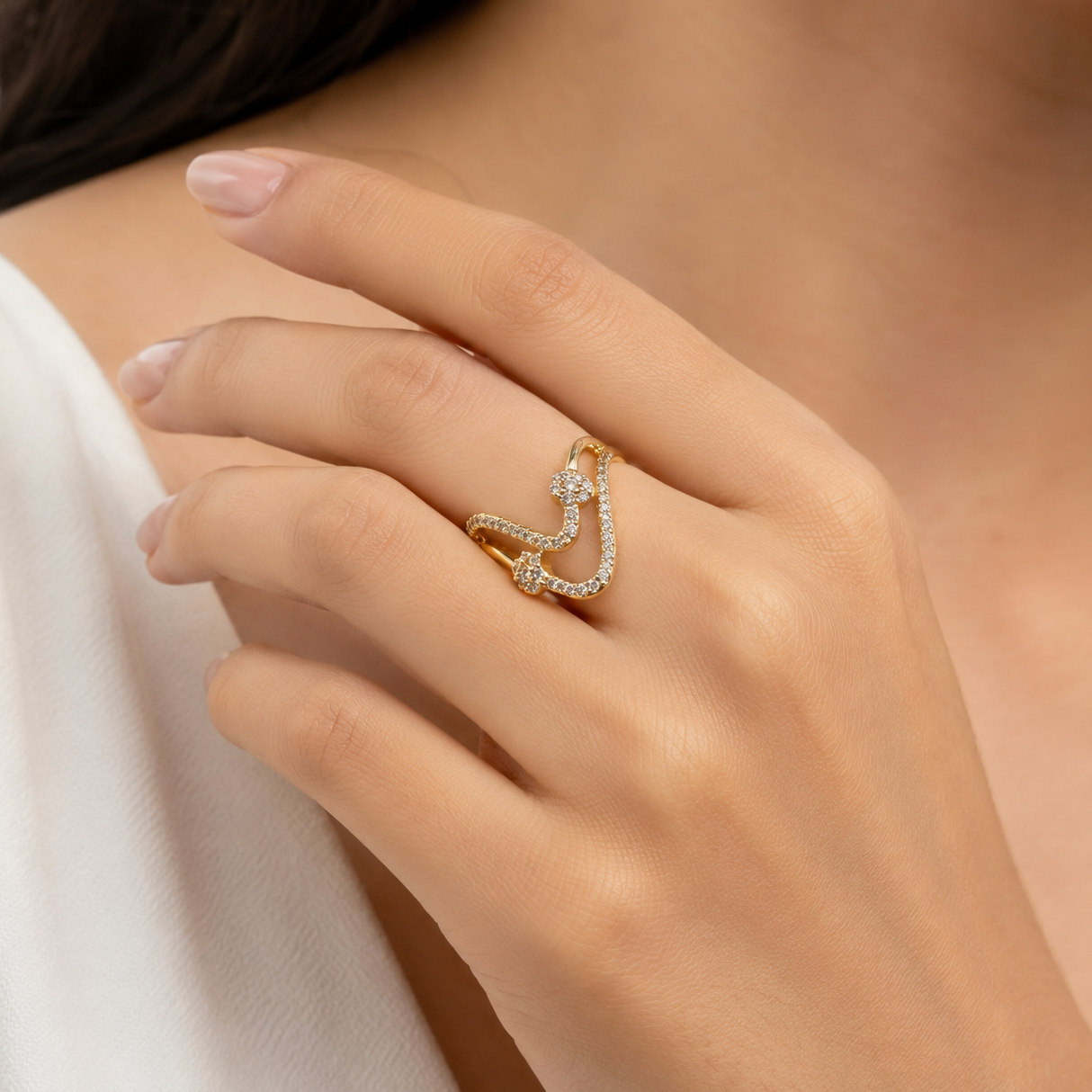 AD cz V Ring (9641)