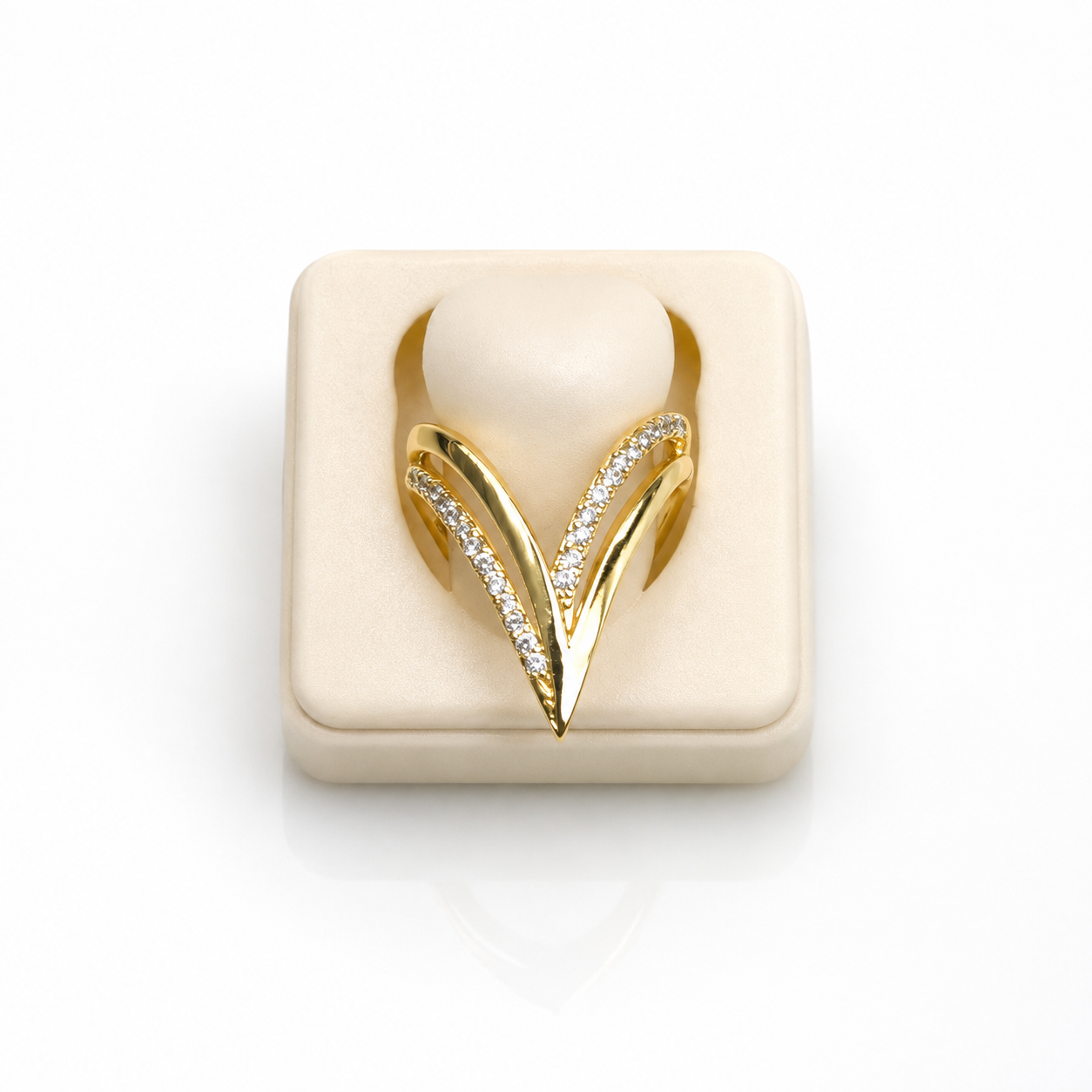 AD cz V Ring (9659)