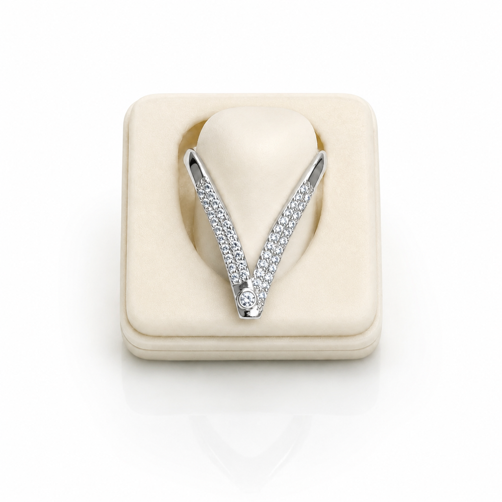 AD cz V Ring (9598)