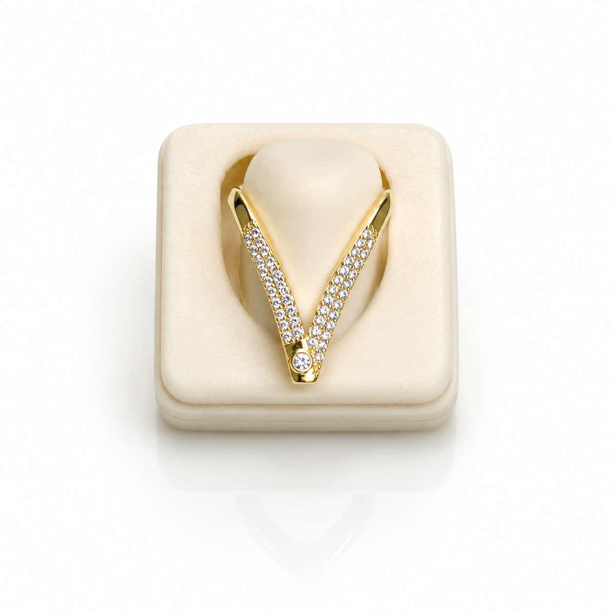 AD cz V Ring (9658)