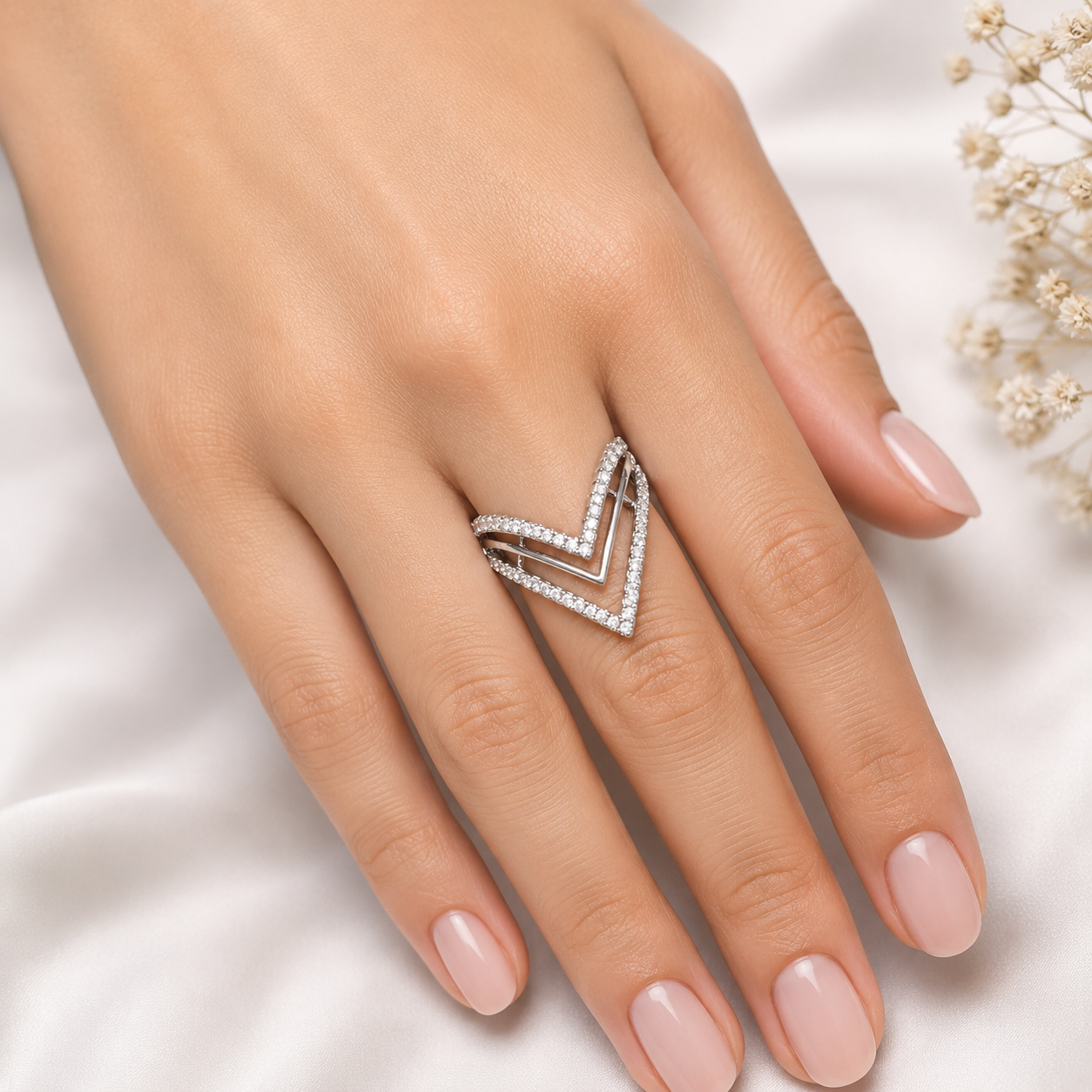 AD cz V Ring (9505)