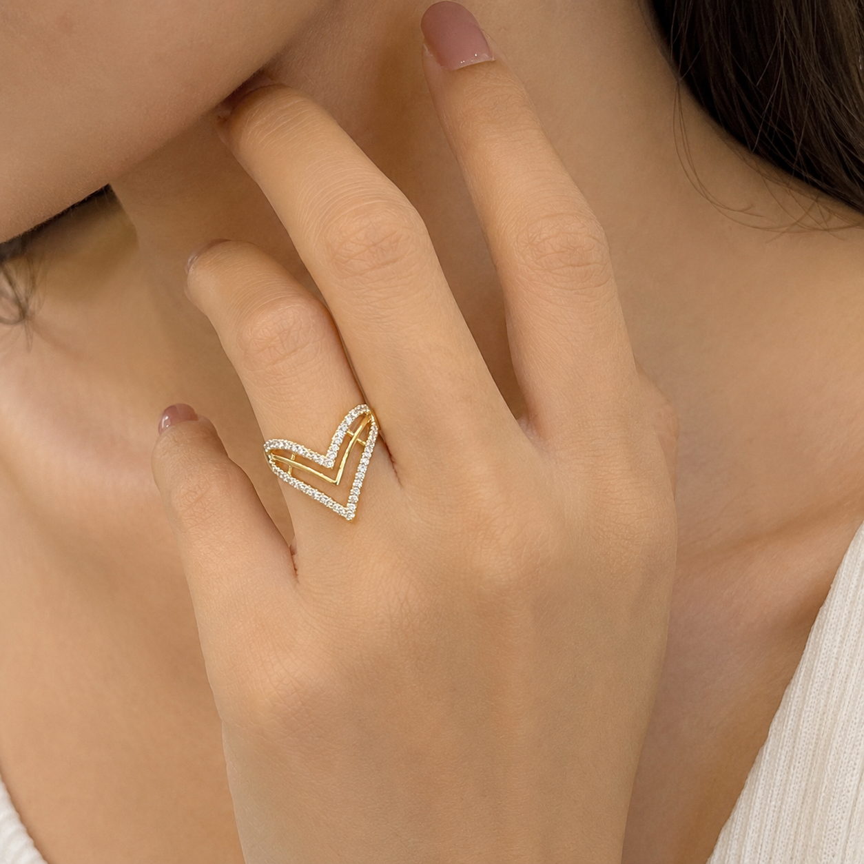 AD cz V Ring (9633)