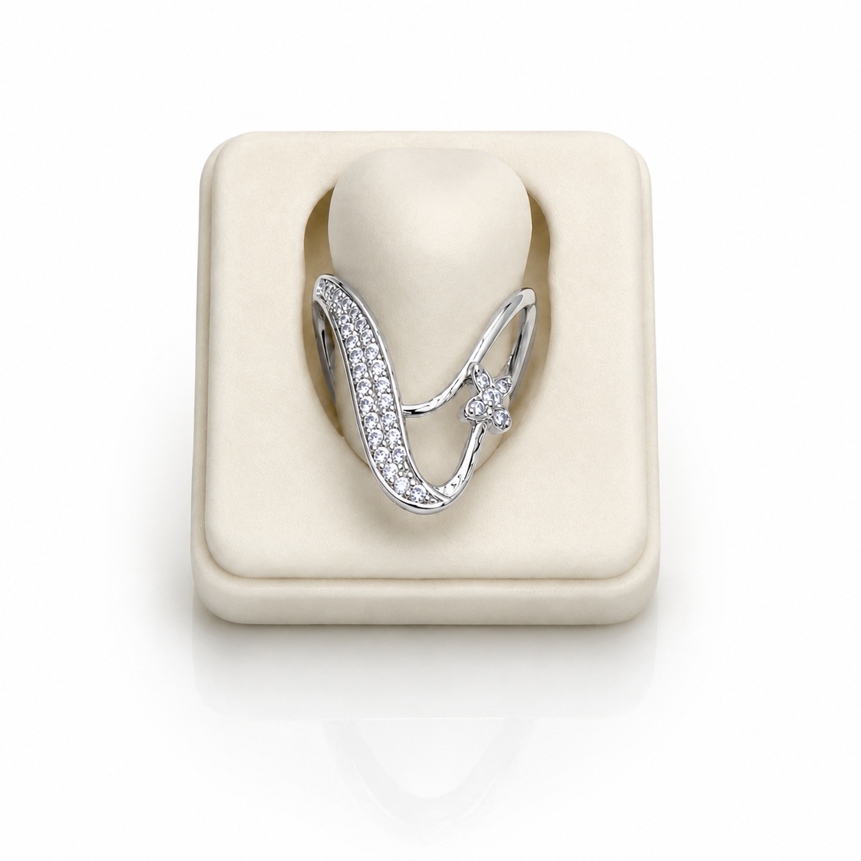 AD cz V Ring (9584)