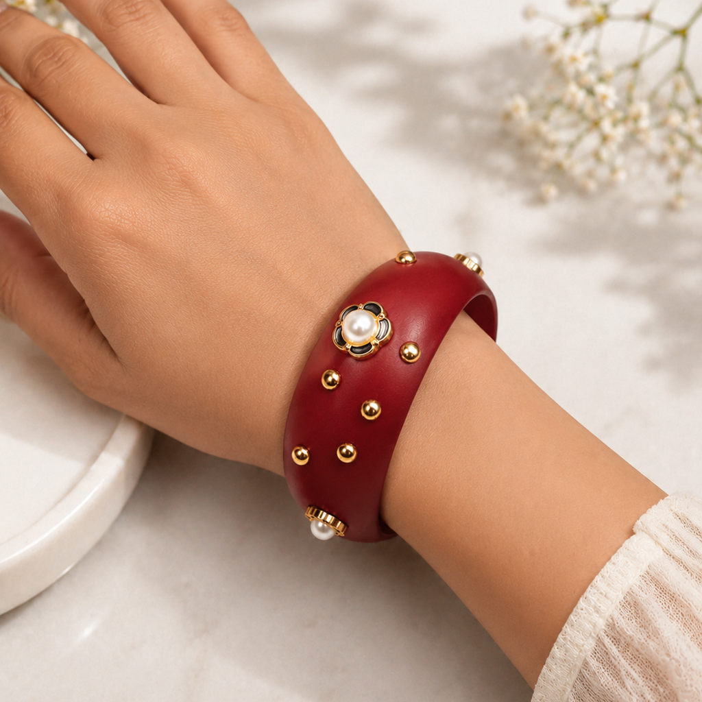 Rivet bracelet (2077)