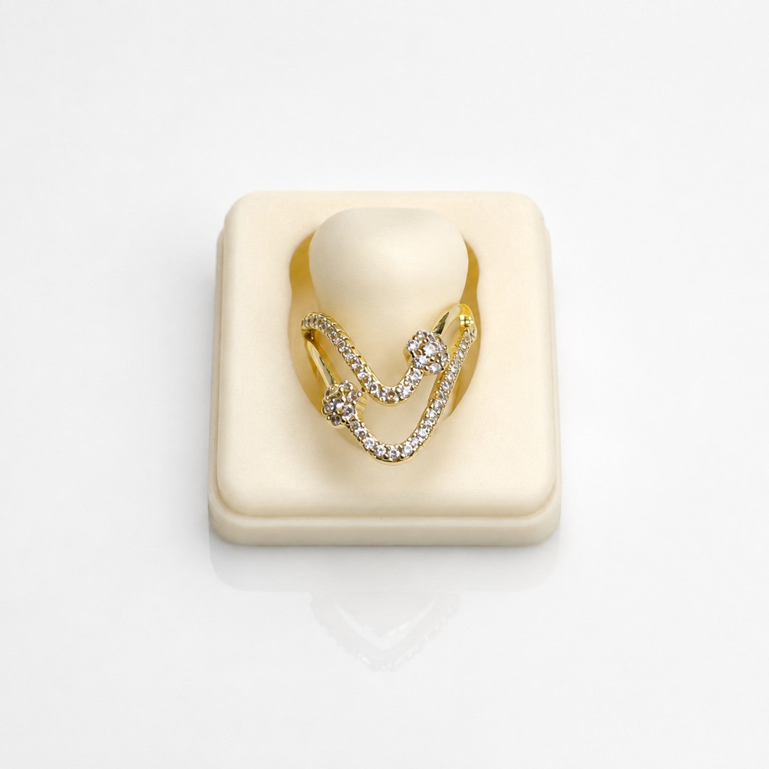 AD cz V Ring (9641)