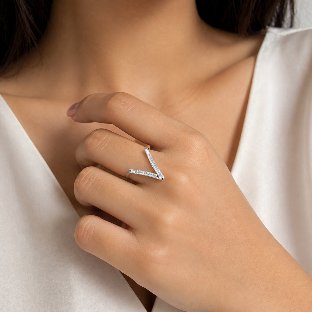 AD cz V Ring (9598)
