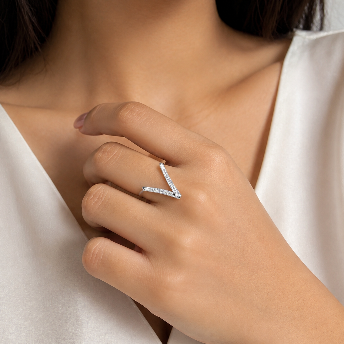 AD cz V Ring (9598)