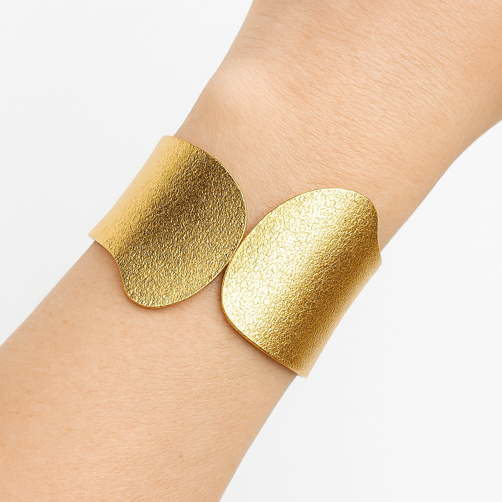 Broad bracelet 1